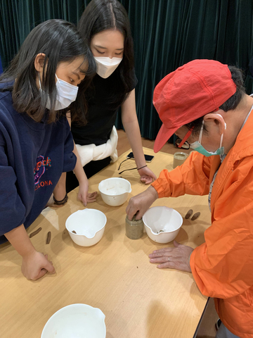 Image of Community Engagement Organisers: Positive Ageing Learners Programme (CEOs- PAL) - DIY incense making